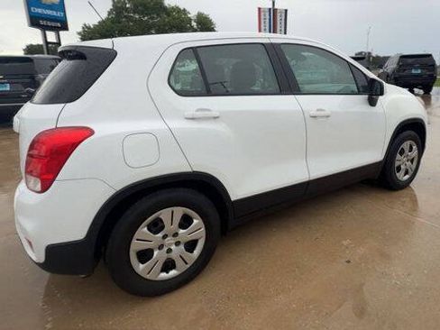 Used 2018 Chevrolet Trax LS FWD image 8