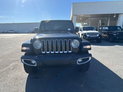 Used 2022 Jeep Wrangler Unlimited Sahara image 9