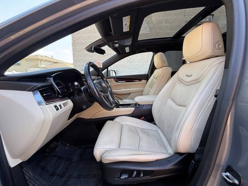 Used 2017 Cadillac XT5 Luxury w/ Driver Awareness Package FWD image 16