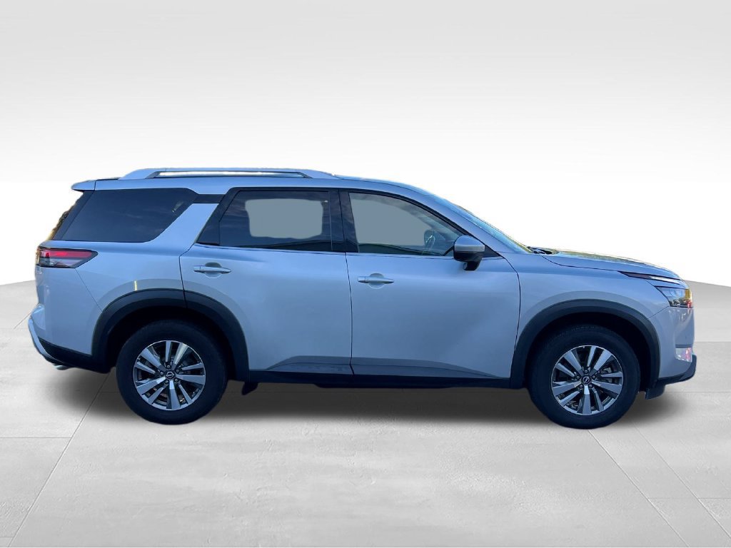 Used 2025 Nissan Pathfinder SL FWD image 4