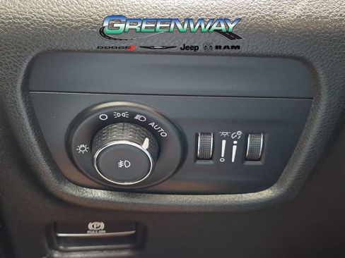Used 2023 Jeep Grand Cherokee L Limited AWD/4WD image 10