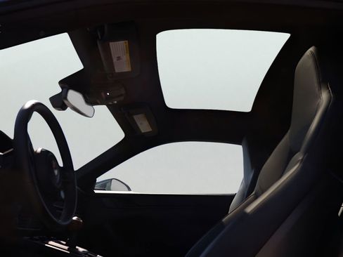 Certified 2025 Porsche 911 Carrera T RWD image 42
