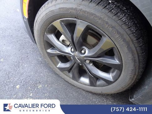 Used 2019 Chrysler Pacifica Touring-L Plus w/ Advanced Safetytec Group FWD image 9
