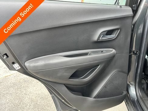 Used 2017 Chevrolet Trax LT w/ LT Convenience Package FWD image 28