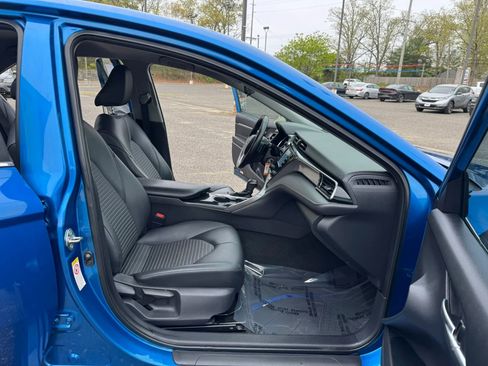 Used 2019 Toyota Camry SE FWD image 18