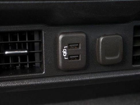 Used 2021 Chevrolet Silverado 1500 LT image 30