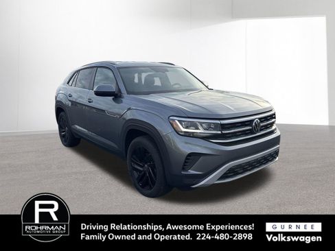 Used 2023 Volkswagen Atlas Cross Sport SE w/ Black Wheel Package image 2