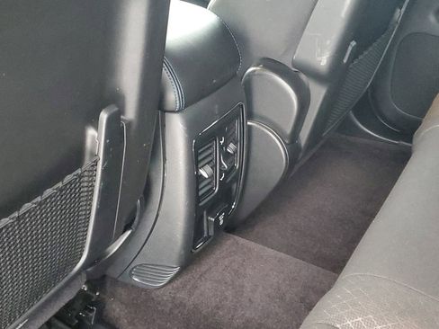 Used 2018 Jeep Grand Cherokee Laredo image 28