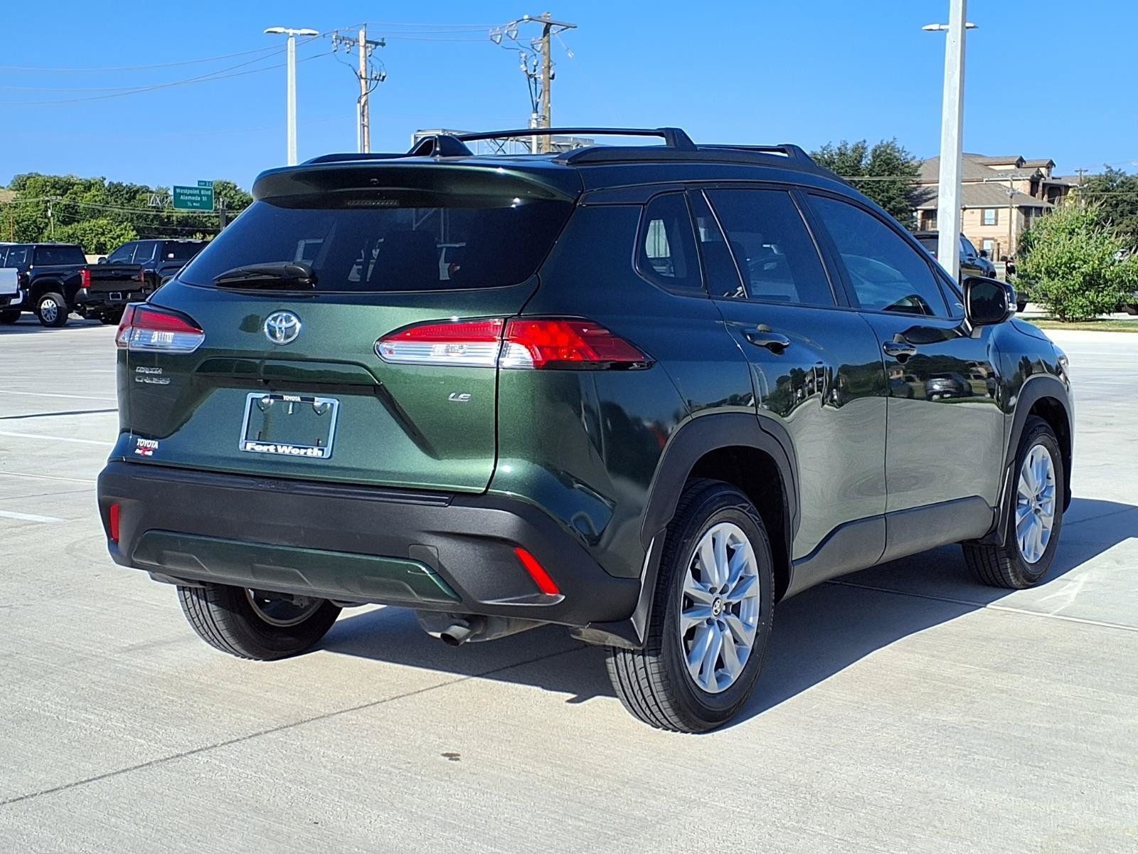 Used 2025 Toyota Corolla Cross LE FWD image 9