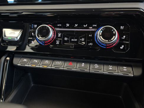 Certified 2025 GMC Sierra 1500 AT4X image 31