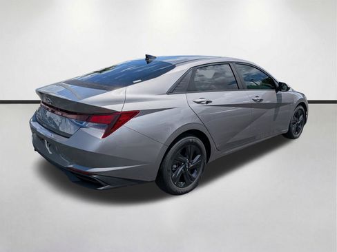 Used 2023 Hyundai Elantra SEL w/ Cargo Package FWD image 4