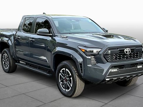 Used 2024 Toyota Tacoma TRD Sport w/ TRD Sport Upgrade Package image 3