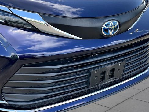 Used 2021 Toyota Sienna XLE FWD image 29