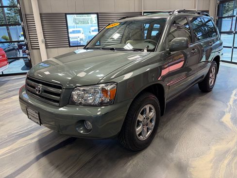 Used 2007 Toyota Highlander 4WD V6 w/ 3rd Row image 3