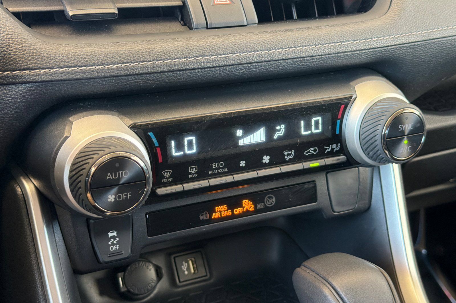 Used 2025 Toyota RAV4 XLE AWD/4WD image 23