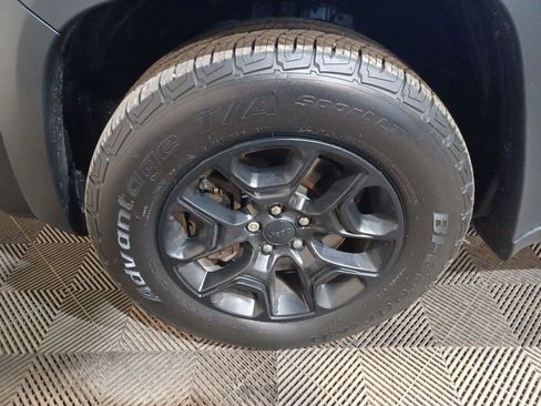 Used 2021 Jeep Cherokee Trailhawk w/ Sun, Sound & Nav Group image 19