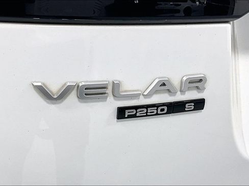 Used 2019 Land Rover Range Rover Velar S AWD/4WD image 32