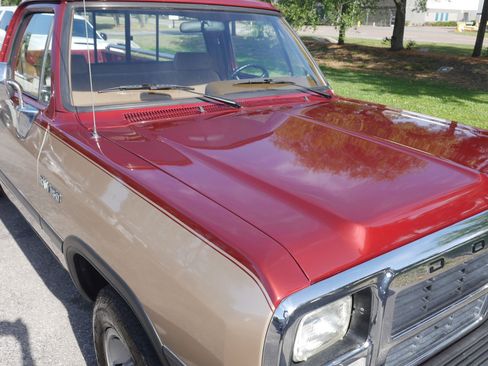 Used 1992 Dodge D/W Truck 150 RWD image 47