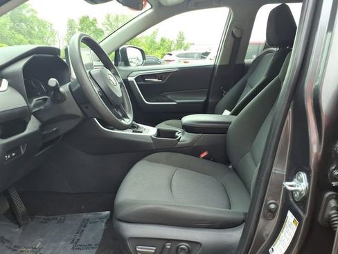 Certified 2025 Toyota RAV4 XLE AWD/4WD image 17