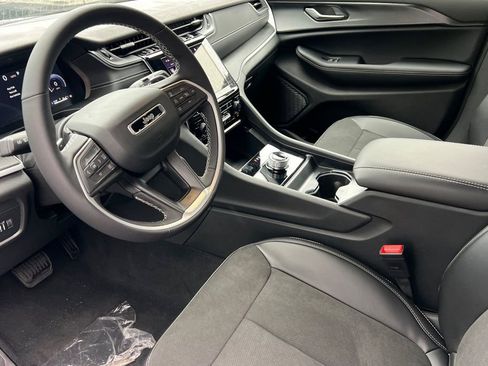 New 2025 Jeep Grand Cherokee 4WD image 10