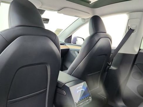 Used 2025 Tesla Model Y Performance image 30