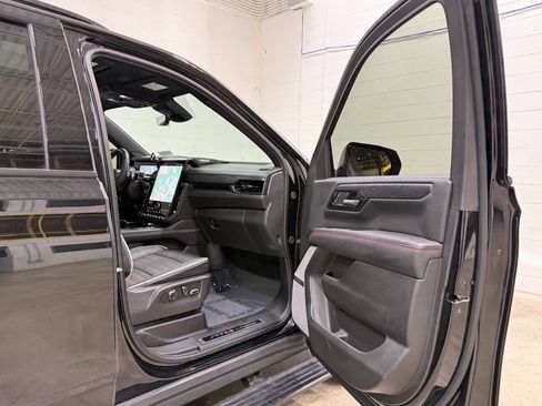 Used 2025 GMC Yukon AT4 Ultimate AWD/4WD image 51