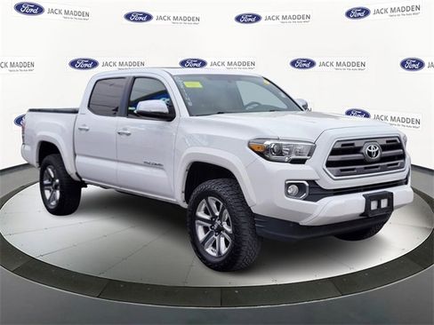 Used 2017 Toyota Tacoma Limited w/ Tow Package image 7