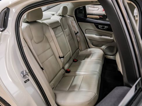 Used 2019 Volvo S60 T5 Momentum w/ Premium Package image 37