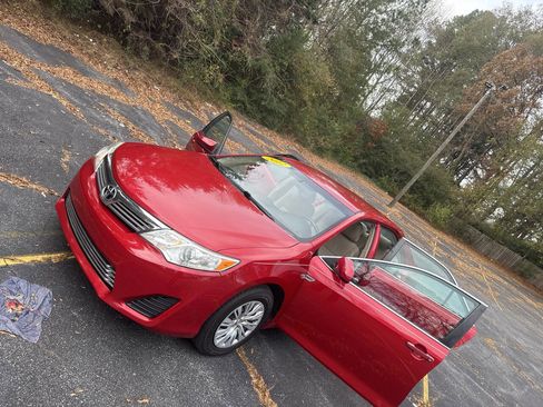 Used 2012 Toyota Camry L image 26