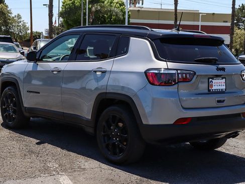 Used 2022 Jeep Compass Latitude w/ Sun and Sound Group FWD image 8