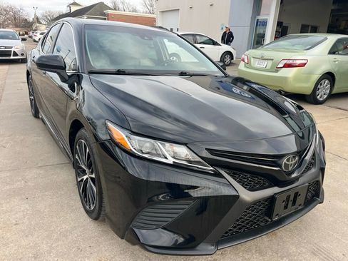 Used 2020 Toyota Camry SE image 6