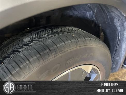 Used 2025 Nissan Rogue SV AWD/4WD image 17