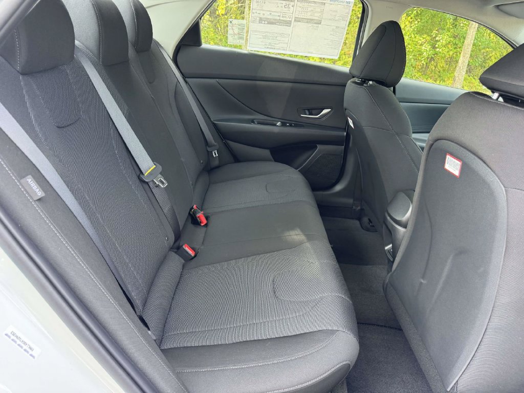 New 2026 Hyundai Elantra SE FWD image 10