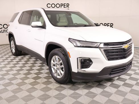 Used 2023 Chevrolet Traverse LS w/ Safety Package image 1