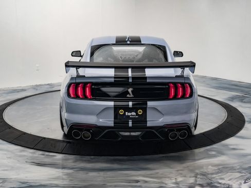 Used 2022 Ford Mustang Shelby GT500 w/ Carbon Fiber Track Pack RWD image 12