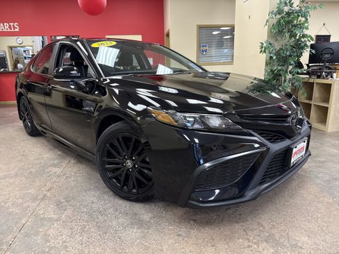 Used 2023 Toyota Camry SE FWD image 12