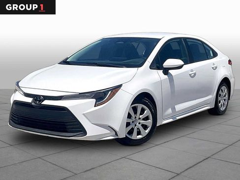 Used 2025 Toyota Corolla LE FWD image 1