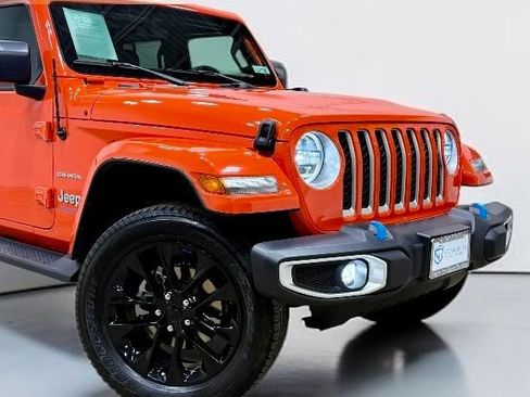 Used 2023 Jeep Wrangler Unlimited Sahara AWD/4WD image 5