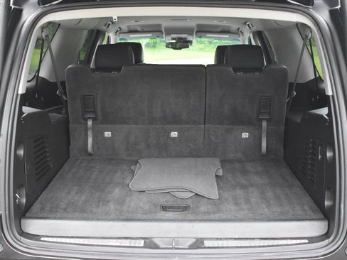 Used 2018 Chevrolet Suburban LT image 39