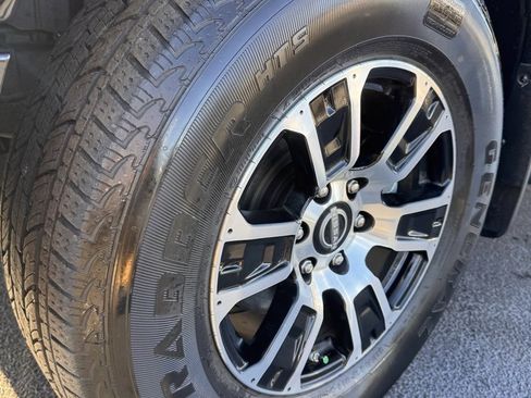 Used 2024 Nissan Titan SV w/ SV Convenience Package image 30