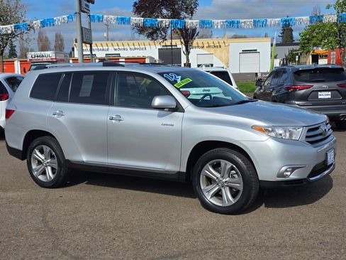 Used 2012 Toyota Highlander Limited w/ Tow Pkg image 3