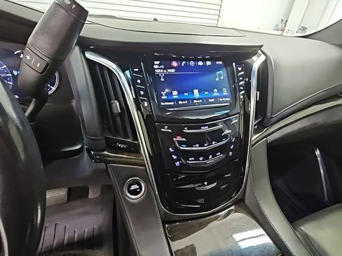 Used 2019 Cadillac Escalade ESV Platinum image 12