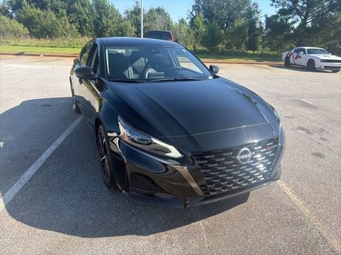 Used 2025 Nissan Altima 2.5 SR FWD image 6
