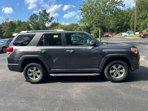 Used 2012 Toyota 4Runner SR5 w/ Convenience Pkg AWD/4WD image 2