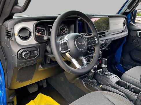Used 2024 Jeep Wrangler Unlimited Sahara AWD/4WD image 17