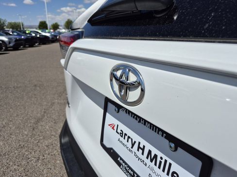 Used 2023 Toyota RAV4 LE AWD/4WD image 22