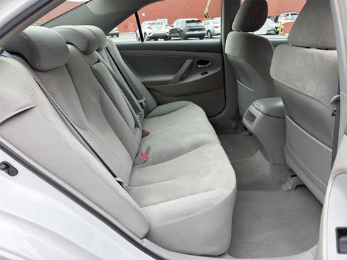Used 2009 Toyota Camry LE FWD image 14