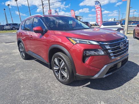 Certified 2025 Nissan Rogue SL image 3