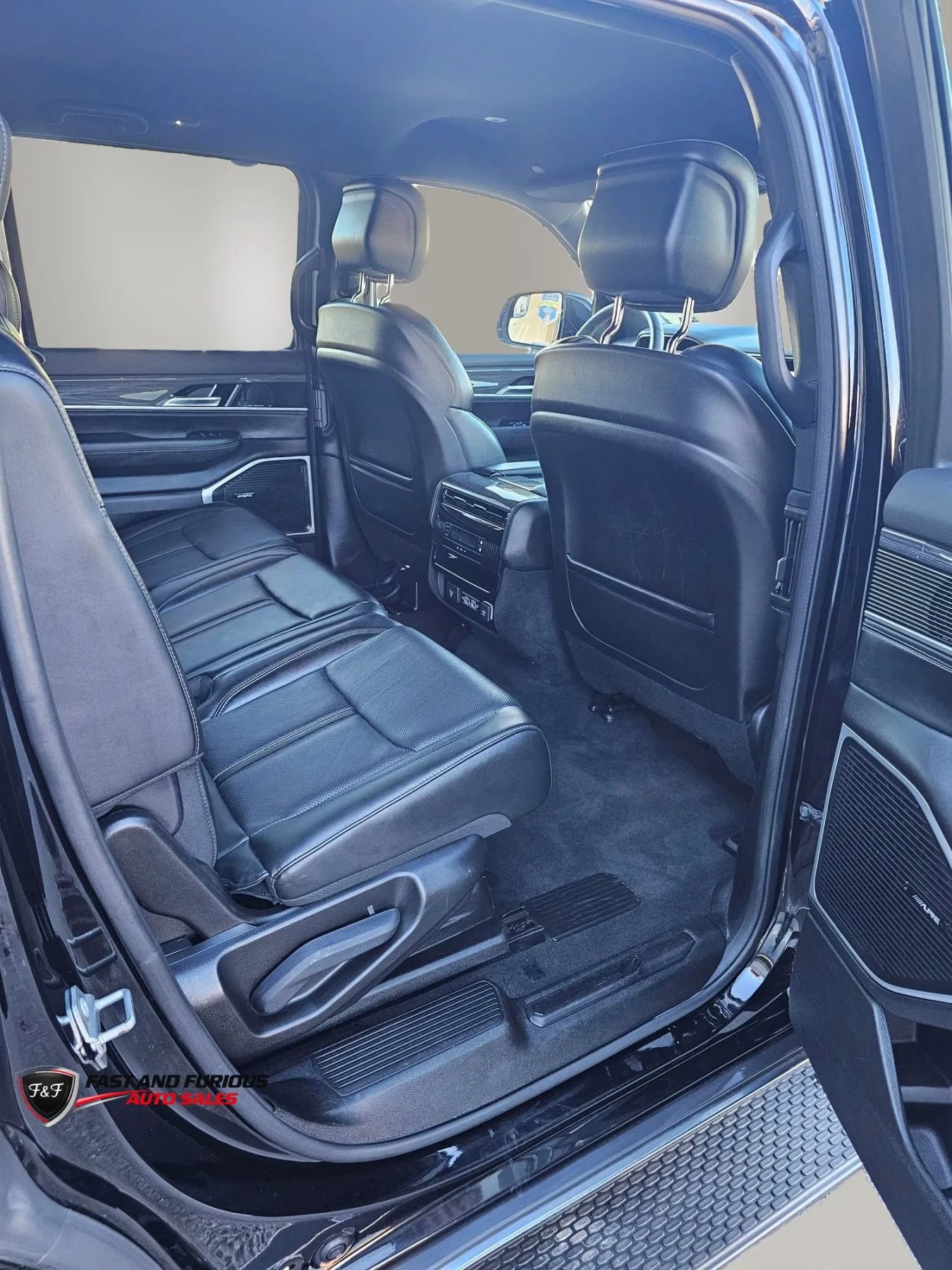 Used 2022 Jeep Wagoneer Series II AWD/4WD image 9