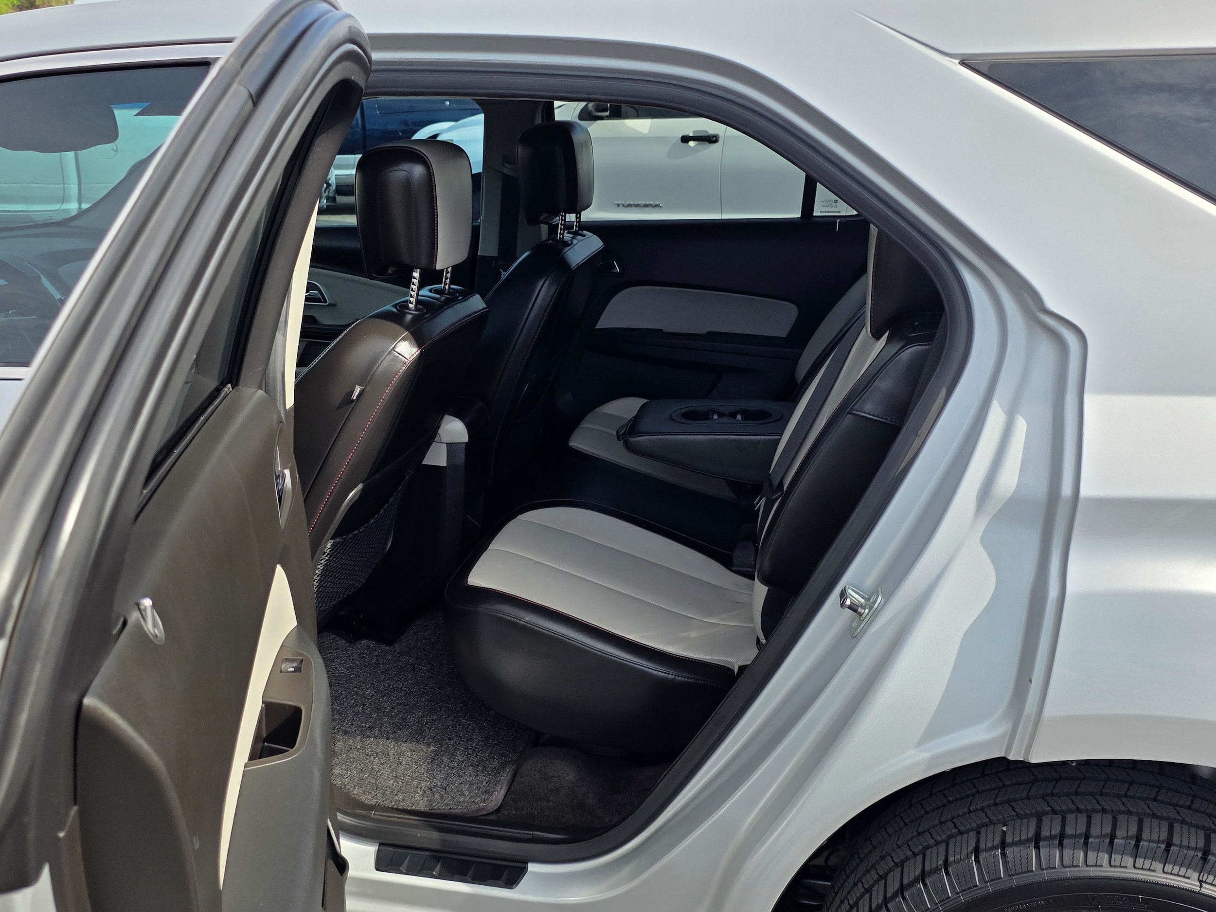 Used 2010 Chevrolet Equinox LT w/ Chrome Appearance Package FWD image 21